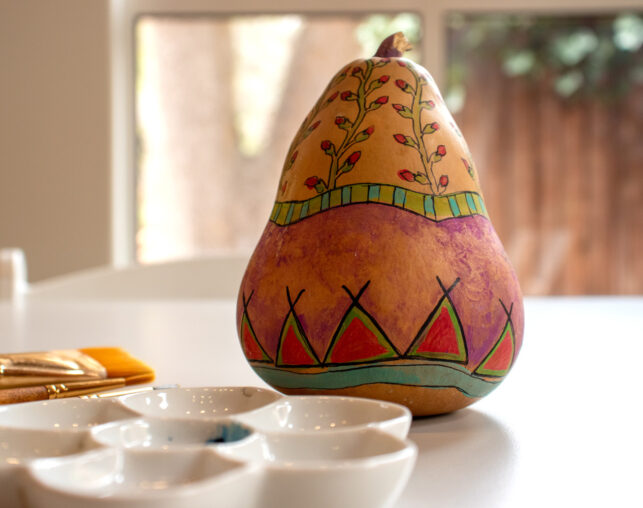 painting class to decorate a gourd