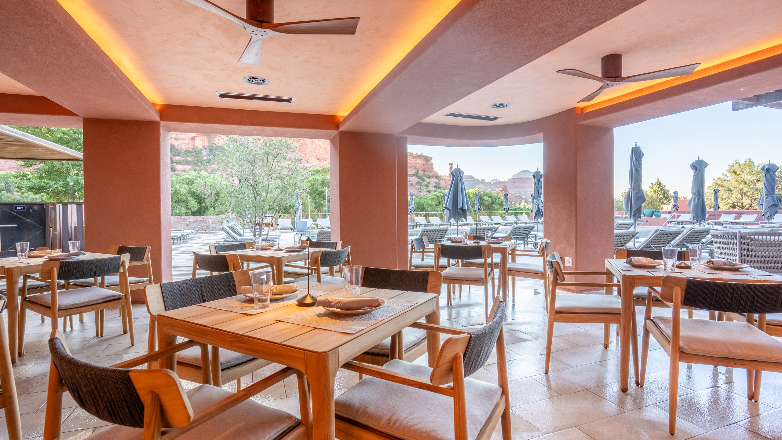 The-Edge_restaurant-view to red rocks