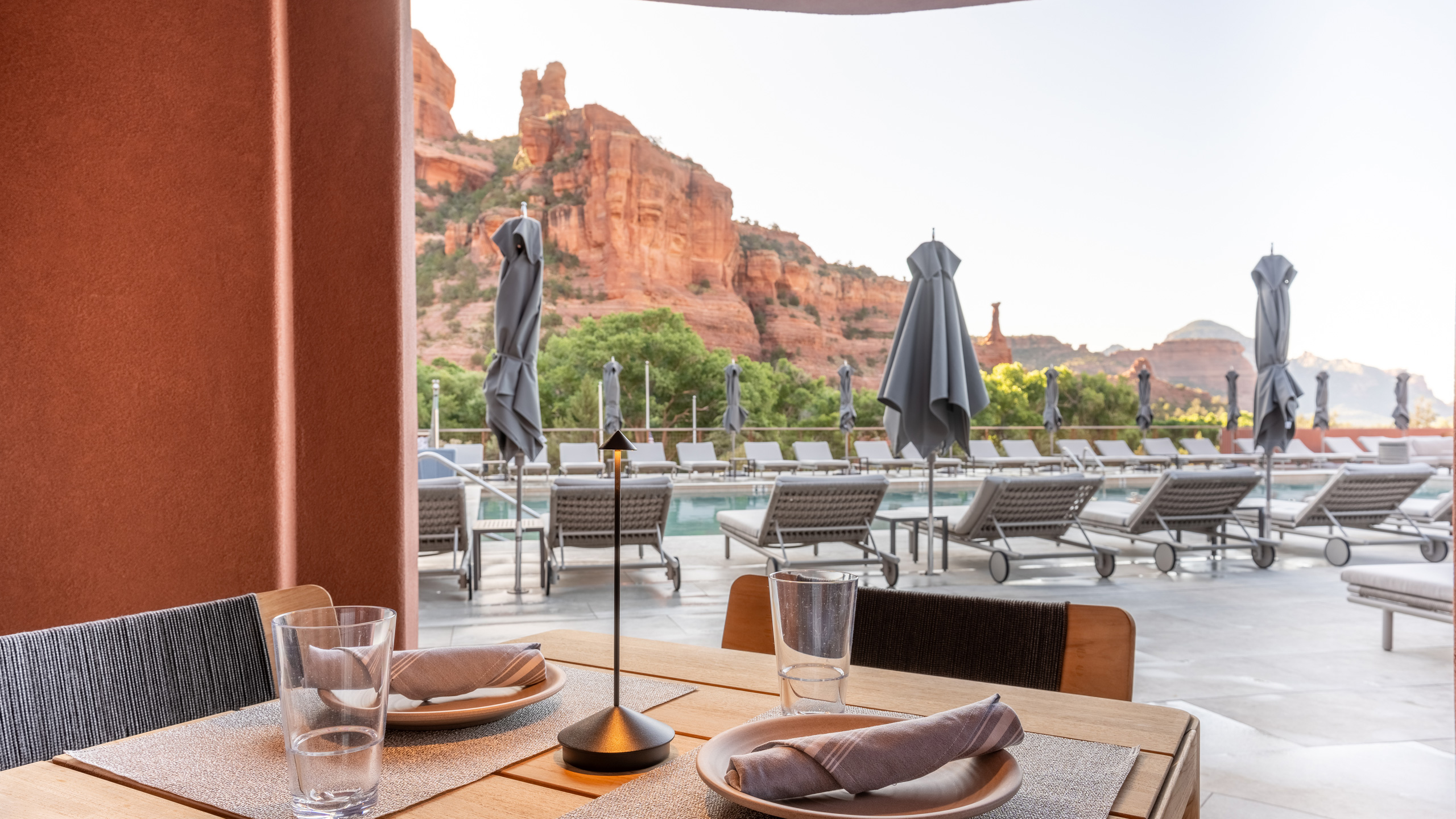 the edge dining table with view